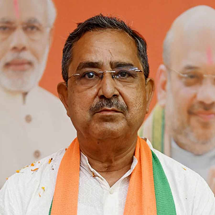 অশোক লাহিড়ী।