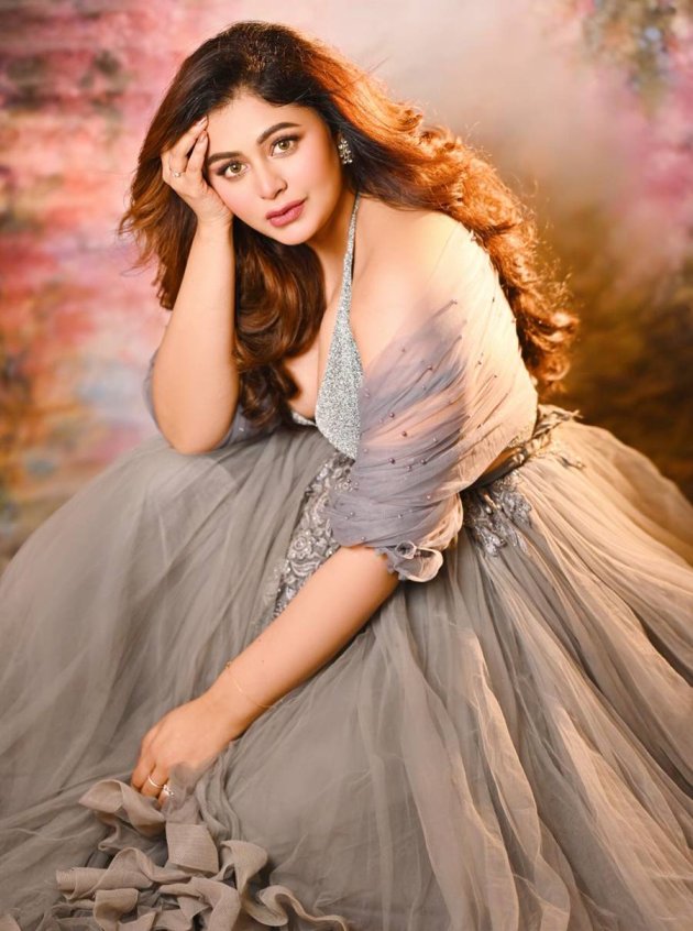 অভিনেত্রী ঋতাভরী চক্রবর্তী।