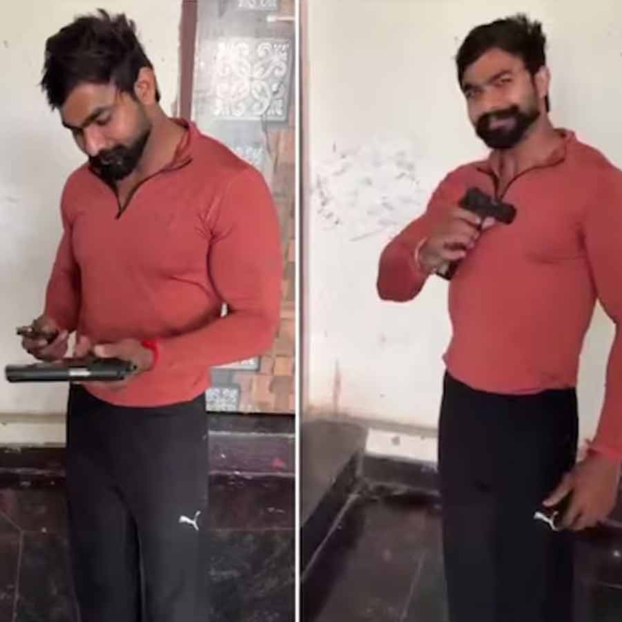 পিস্তল নিয়ে রিল বানাতে গিয়ে মৃত্যু দিল্লির যুবক পবনের। ছবি: সংগৃহীত।