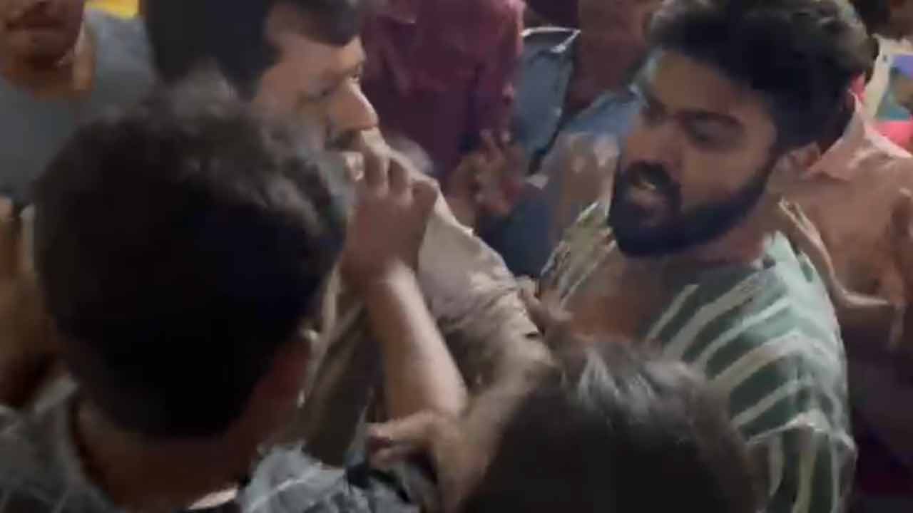 হাসপাতালে হাতাহাতি!