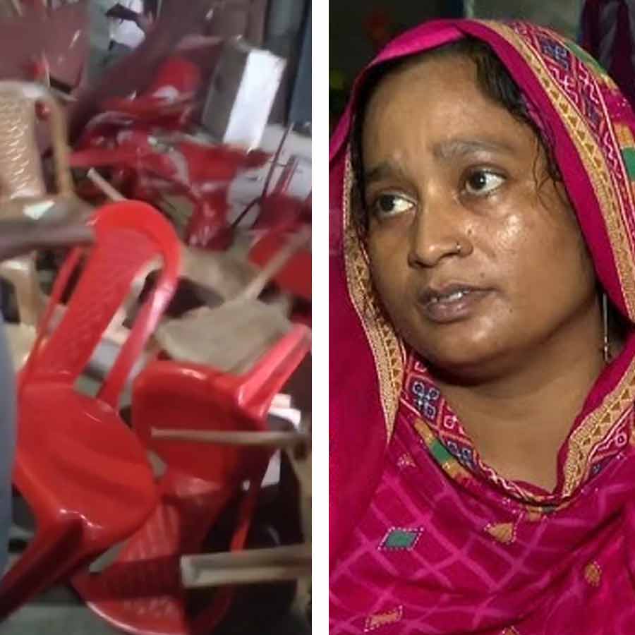 (বাঁ দিকে) সিপিএমের কার্যালয়ে বিশৃঙ্খলা। (ডান দিকে) তমন্নার মা সাবিনা ইয়াসমিন।