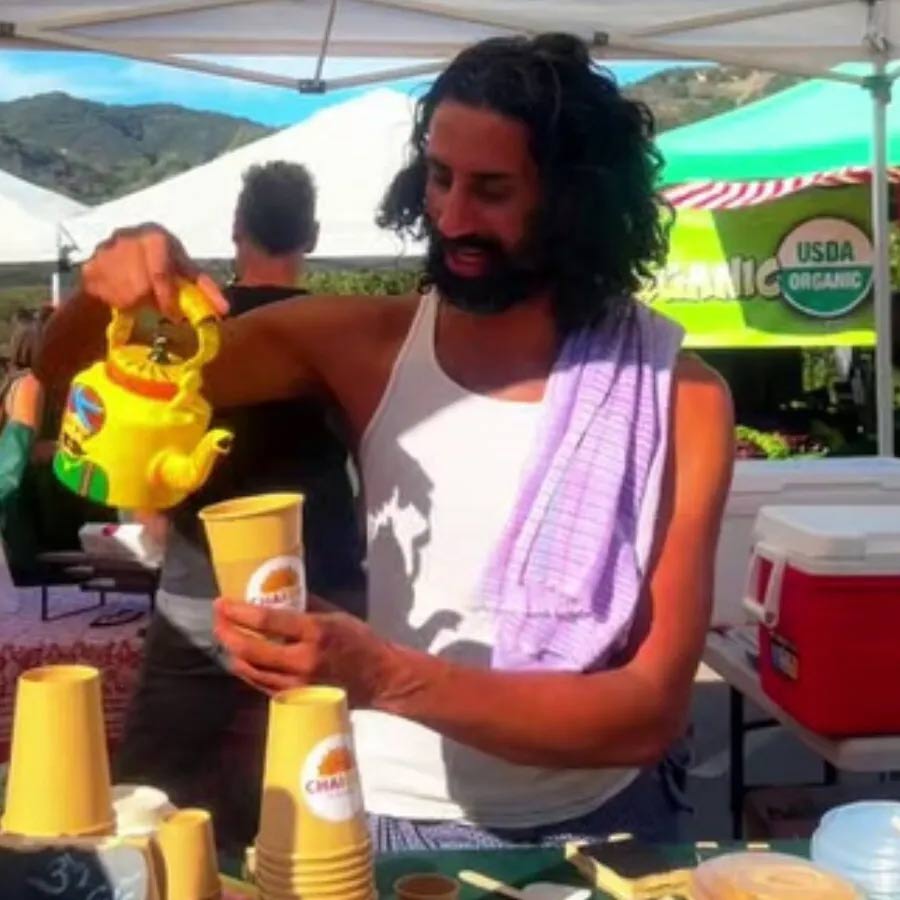 All need to know about Indian Techie Prabhakar Prasad, who started selling teain American street after losing job