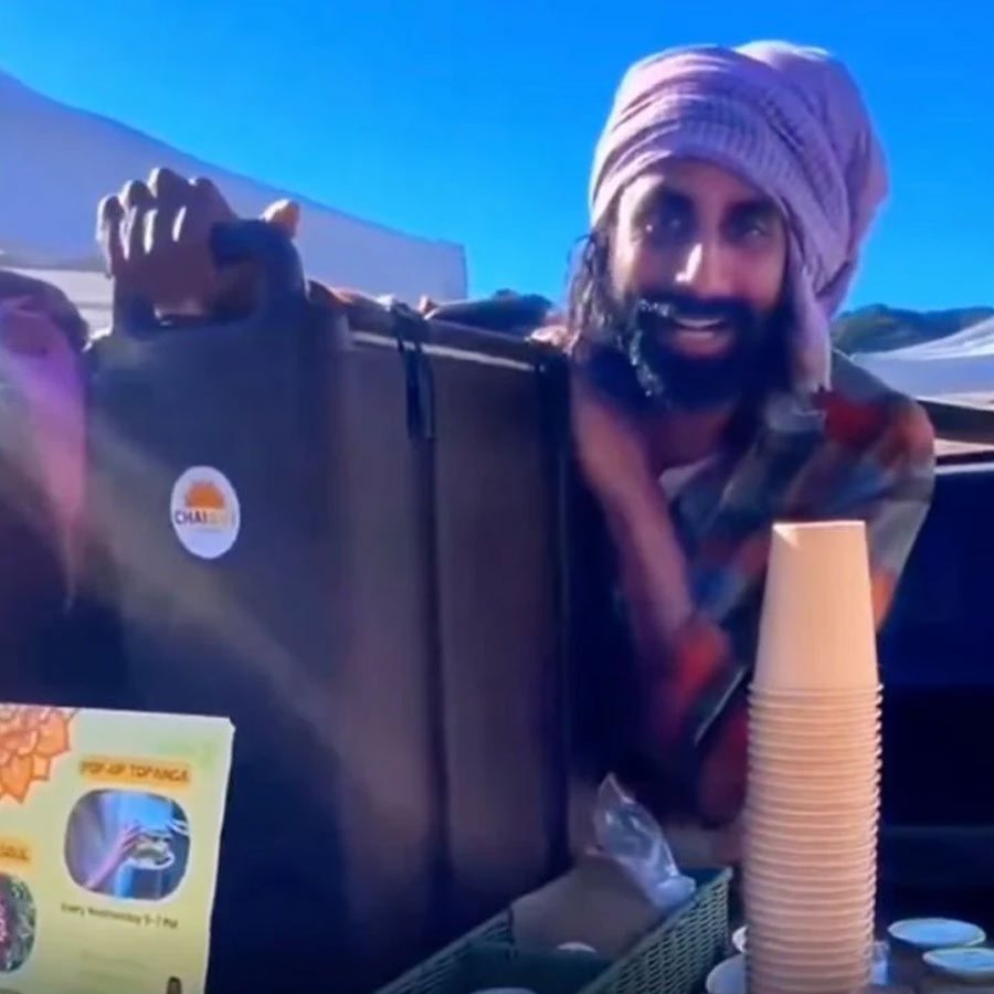 All need to know about Indian Techie Prabhakar Prasad, who started selling teain American street after losing job