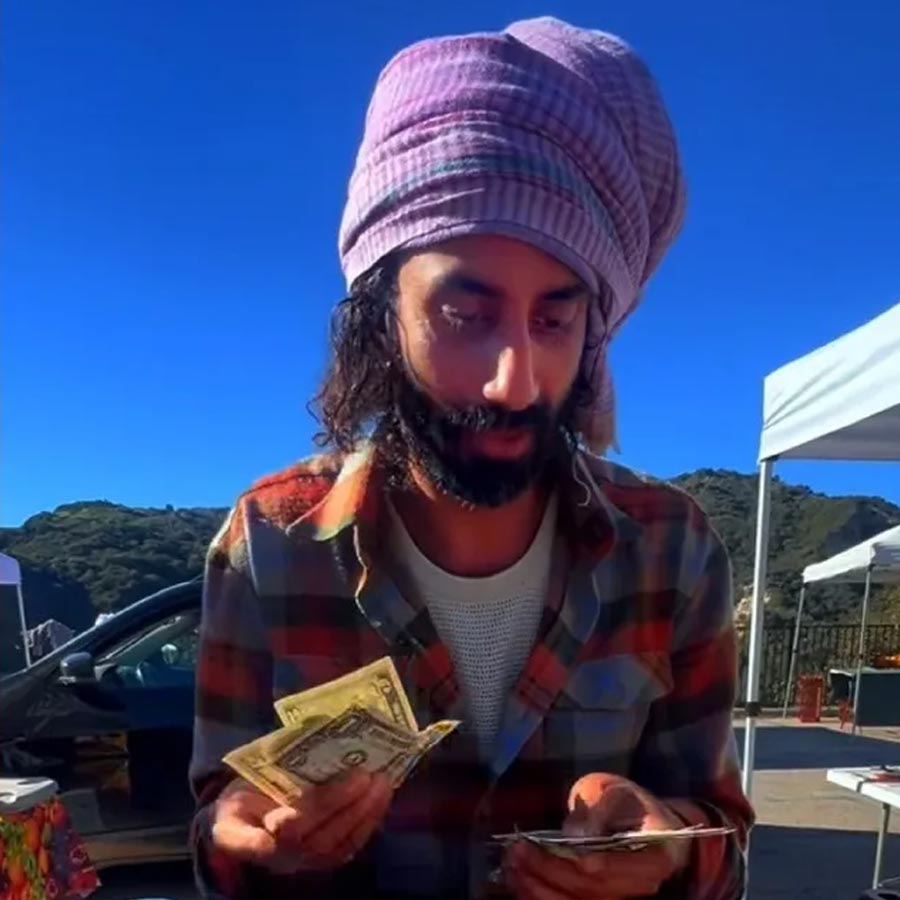 All need to know about Indian Techie Prabhakar Prasad, who started selling teain American street after losing job