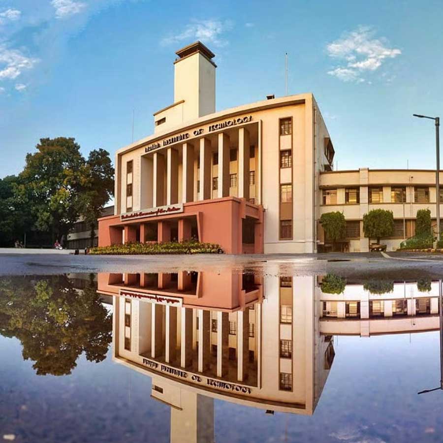 All need to know about Indian Techie Prabhakar Prasad, who started selling teain American street after losing job