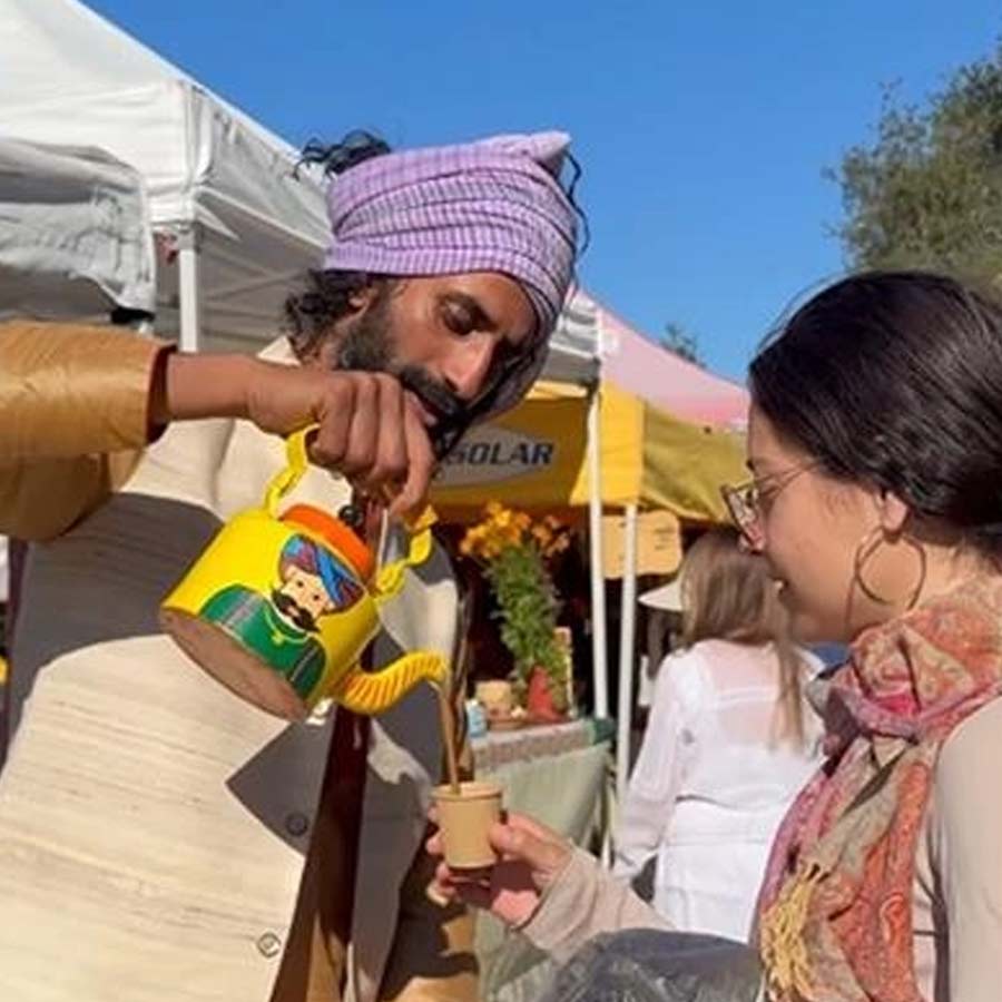 All need to know about Indian Techie Prabhakar Prasad, who started selling teain American street after losing job