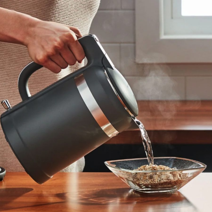 ইলেকট্রিক কেটলিতে রান্না করুন।