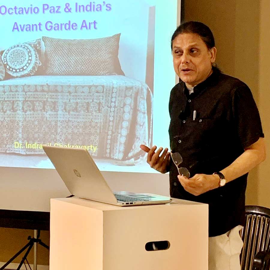 বক্তব্য জানাচ্ছেন ইন্দ্রনীল চক্রবর্তী।