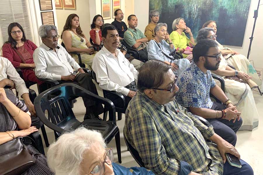 সিমা গ্যালারিতে শ্রোতৃমণ্ডলীর একাংশ। 