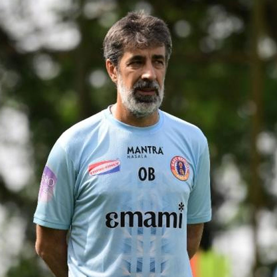 East Bengal fans have been demanding the removal of Oscar Bruzon since the 1-1 draw against Kerala Blasters match despite leading