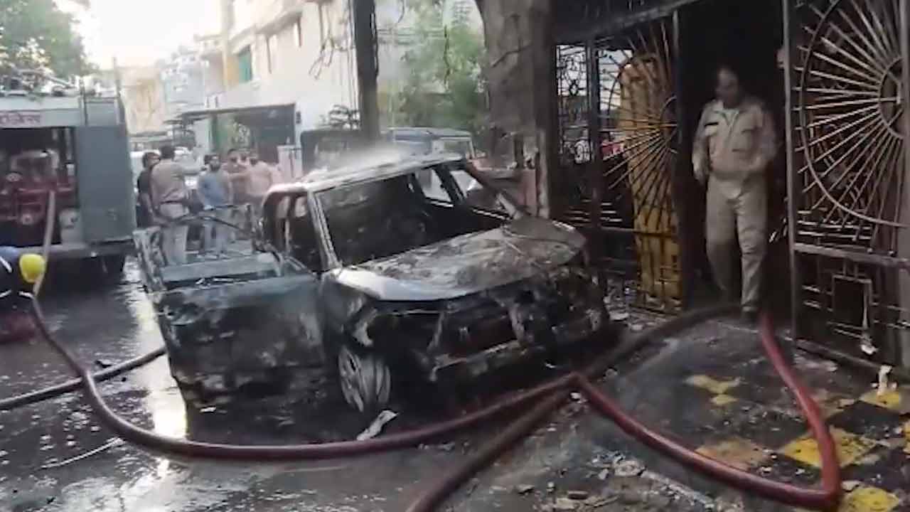 Several deaths after fire broke out at Delhi and Indore buildings