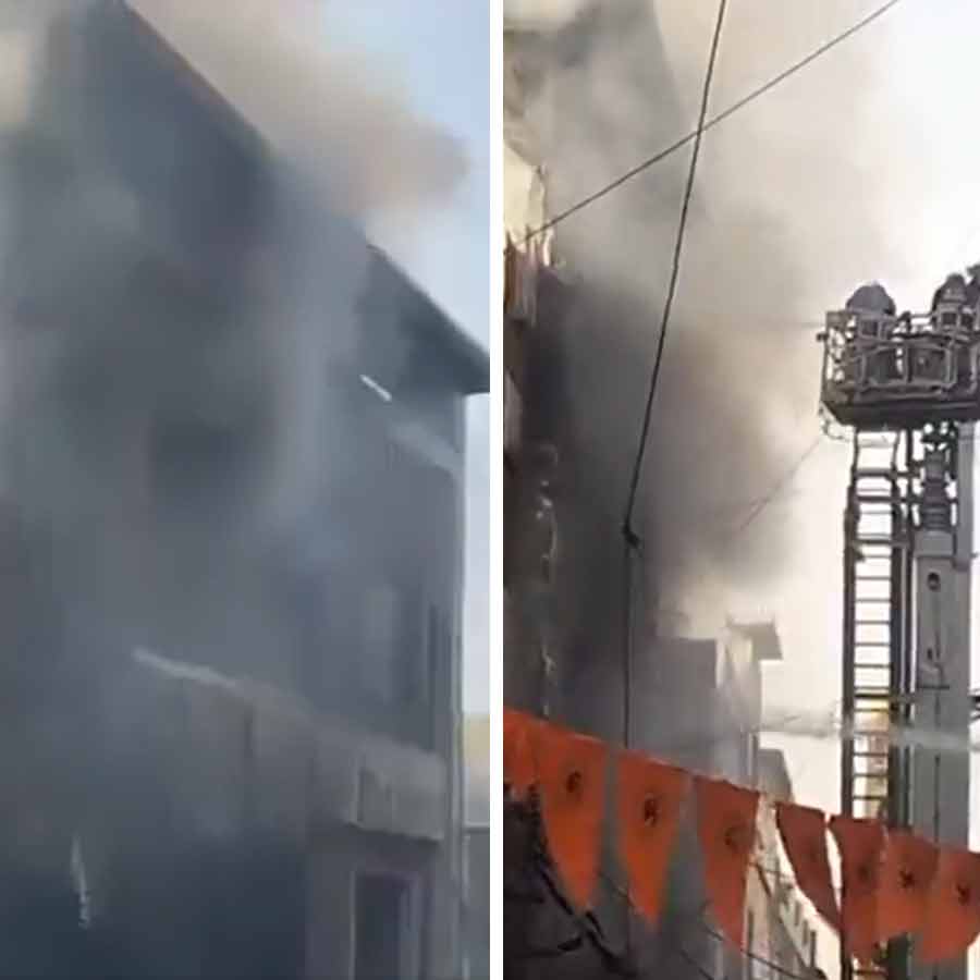 Several deaths after fire broke out at Delhi and Indore buildings