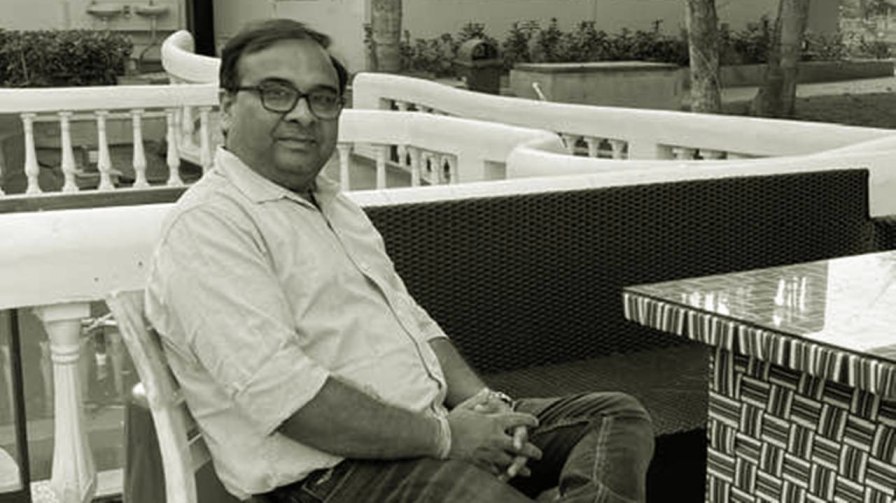 প্রয়াত চিত্রনাট্যকার ঋতম ঘোষাল।