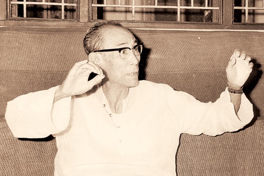 কানাঘুষো শোনা যায়, ছবির জন্য শচীন এমন একটি গান তৈরি করতে চেয়েছিলেন যা তরুণ প্রজন্মের মনে জায়গা করে নিতে পারে। গানটি যেন অত্যন্ত সাবলীল এবং স্বতঃস্ফূর্ত শোনায় এই দাবি করেছিলেন সঙ্গীতনির্মাতা শৈলেন্দ্রের কাছে।