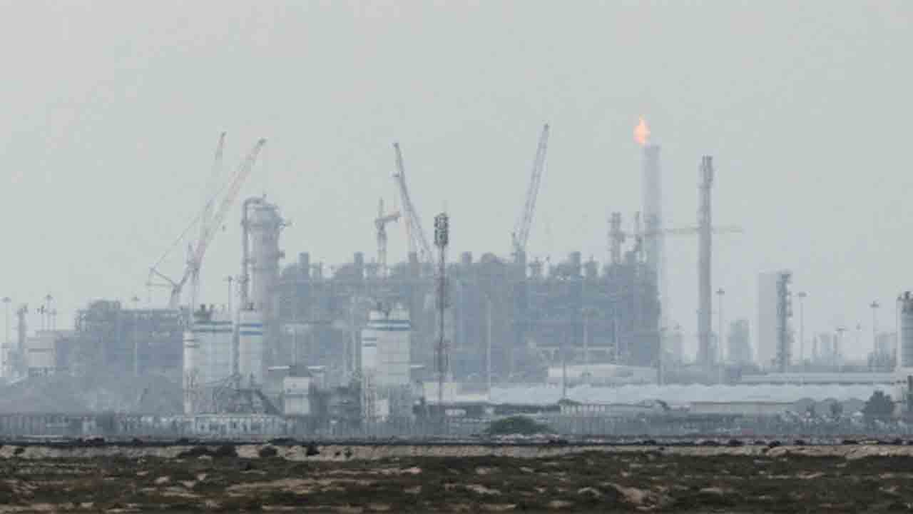 কাতারে এলএনজি রফতানির বৃহত্তম ঘাঁটিতে হামলা চালাল ইরান।