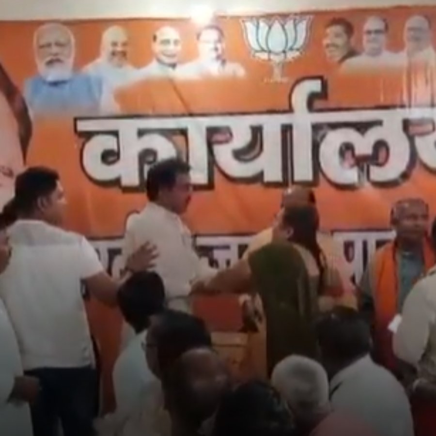 A woman slaps leader at BJP office over 4.5 lakh dispute in Uttar Pradesh