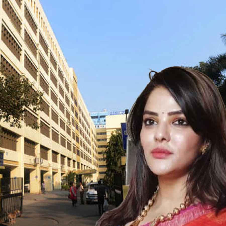 Arpita Mukherjee appeared at the ED office, summoned in SSC case