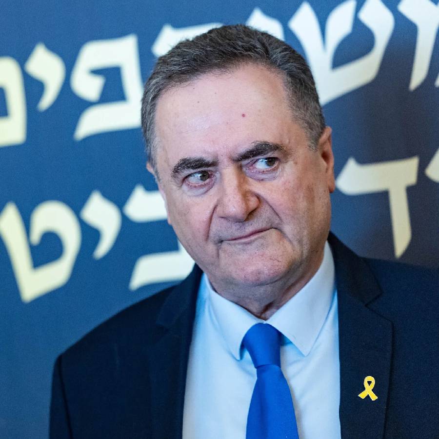 ইরানের ক্ষমতাকাঠামোর মাথাদের সরিয়ে দেওয়ার অভিযানের সংবাদ প্রকাশ করার সময় কাটজ় ইরানের উদ্দেশে সতর্কবার্তায় জানান, এই অভিযান এখনও শেষ হয়নি। তিনি কোনও নির্দিষ্ট অভিযানের কথা উল্লেখ না করেই জানিয়ে দেন যে, সব দিক থেকে ইরানকে বড় ধরনের চমক দেবে ইজ়রায়েলি ফৌজ। 