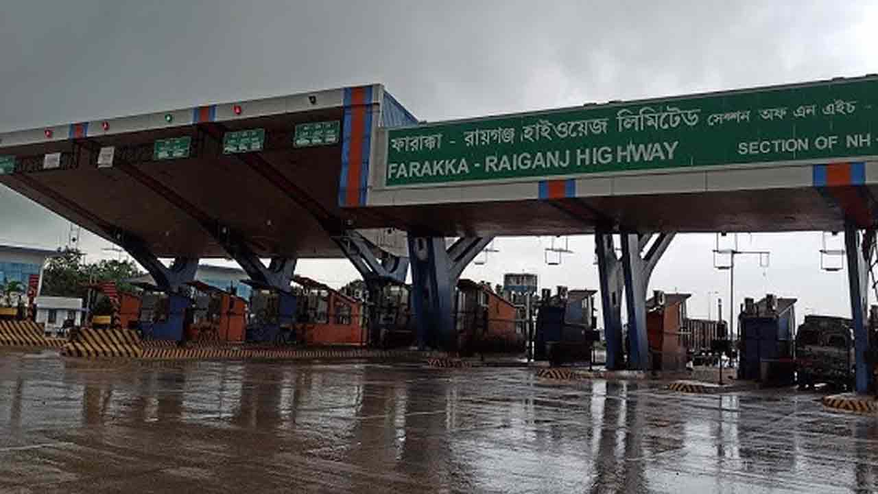 Bus and minibus owners protest decision to discontinue cash toll payments, warn the National Highways Authority