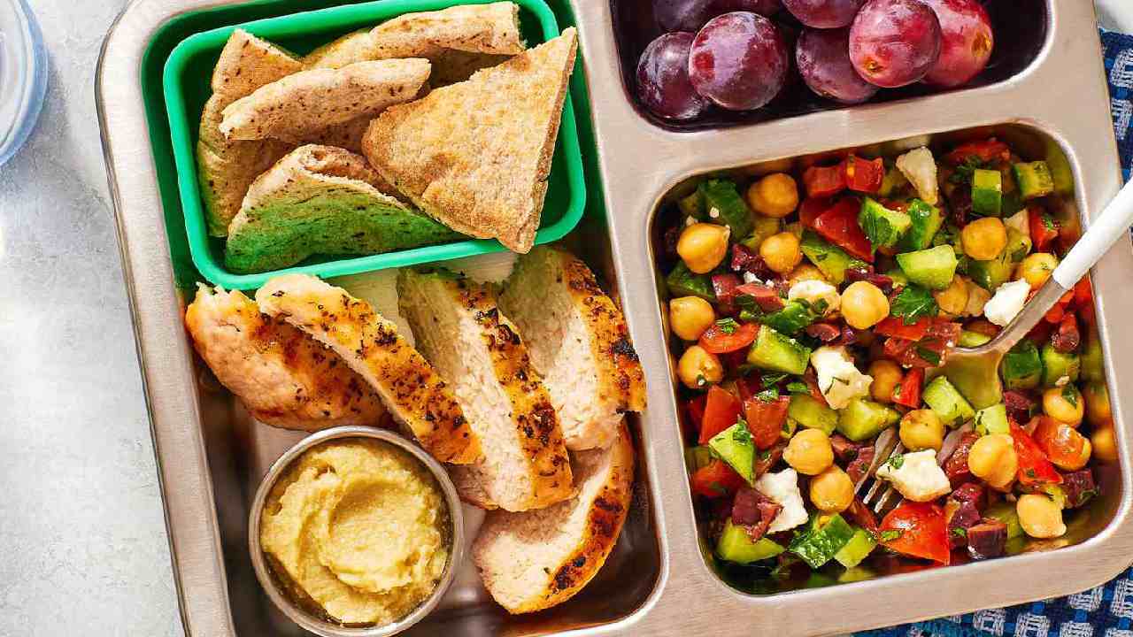 টিফিন বাক্স ভরুক সুস্বাদু তবে স্বাস্থ্যকর খাবারে। কী কী থাকতে পারে এতে?