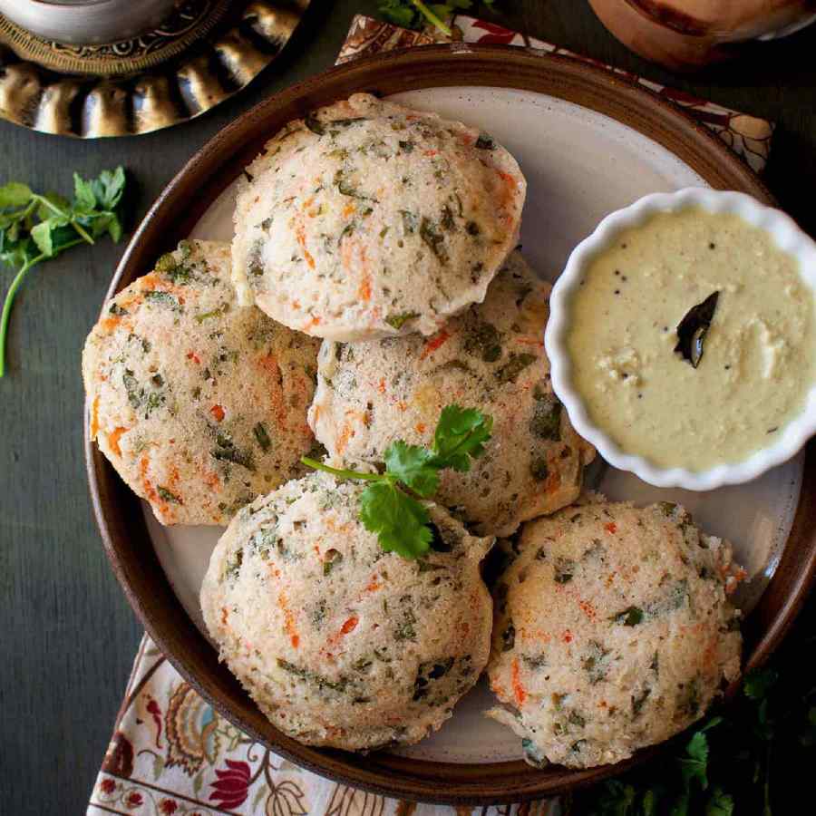 রকমারি সব্জি দিয়ে বানিয়ে ফেলুন ইডলি।