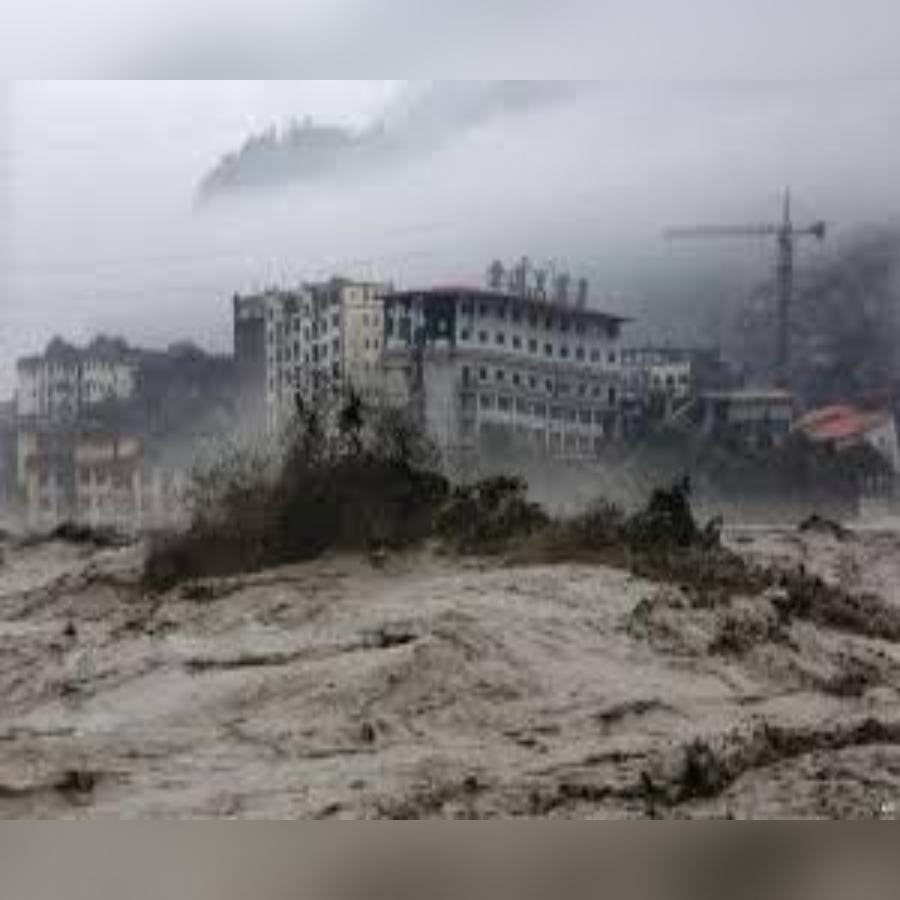 সোভিয়েত ইউনিয়নের সহায়তায় তৈরি এই বাঁধটির শক্তি নিয়ে কর্তৃপক্ষের এতটাই আত্মবিশ্বাস ছিল যে, তাঁরা বন্যার চরম মাত্রার পূর্বাভাসকে গুরুত্ব দেননি। বেজিং-গুয়াংজু রেললাইন-সহ বহু সড়ক ও যোগাযোগ ব্যবস্থা পুরোপুরি বিচ্ছিন্ন হয়ে পড়েছিল। বন্যার প্রবল স্রোতে এবং ঝড়ে টেলিযোগাযোগ ব্যবস্থা ভেঙে পড়েছিল। ফলে নিচু এলাকার বাসিন্দাদের সঠিক সময়ে সতর্ক করা সম্ভব হয়নি।