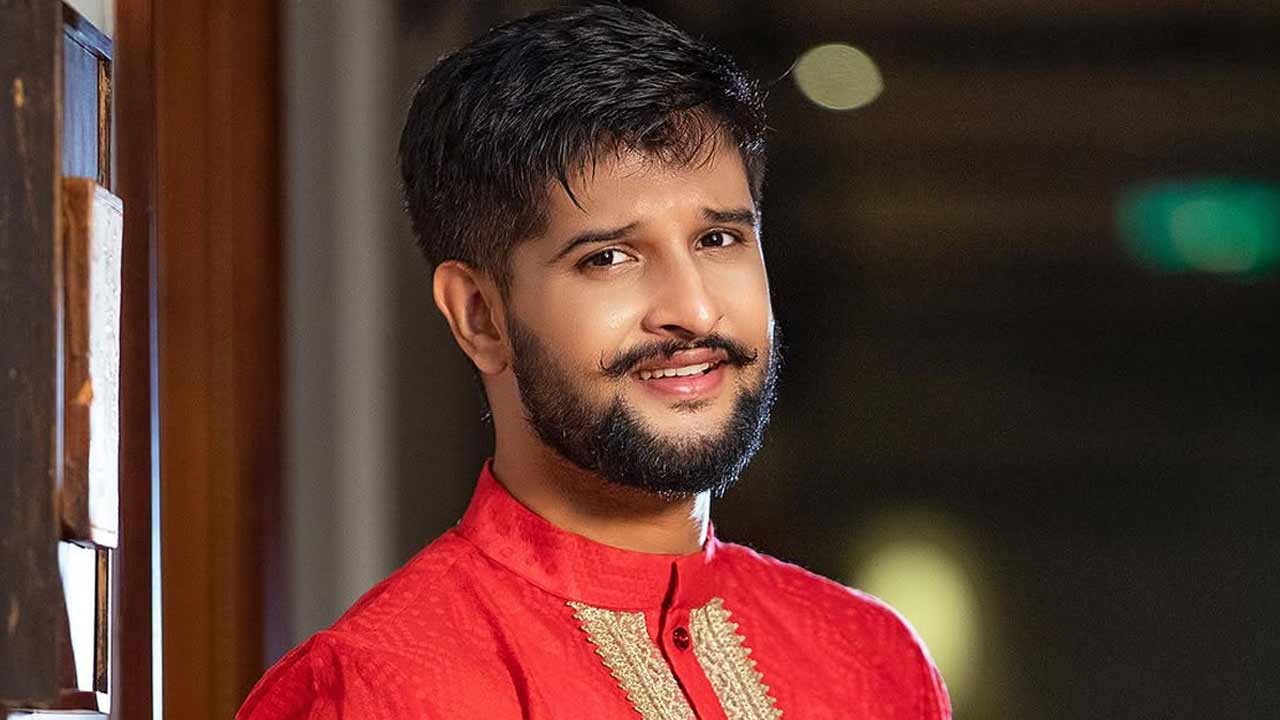 নীল কোন অভিজ্ঞতার কথা ভাগ করে নিলেন?