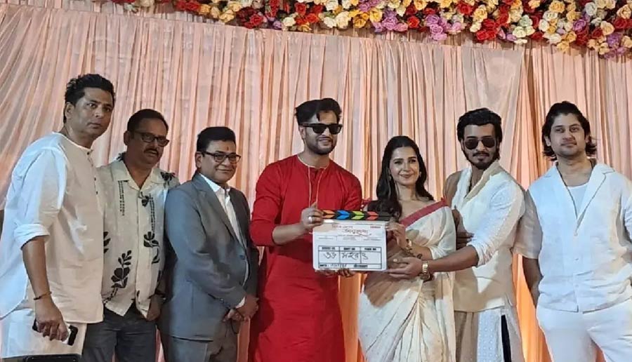 নতুন ছবির মহরতে নীল, অঙ্গনা, জন, আদৃত। 