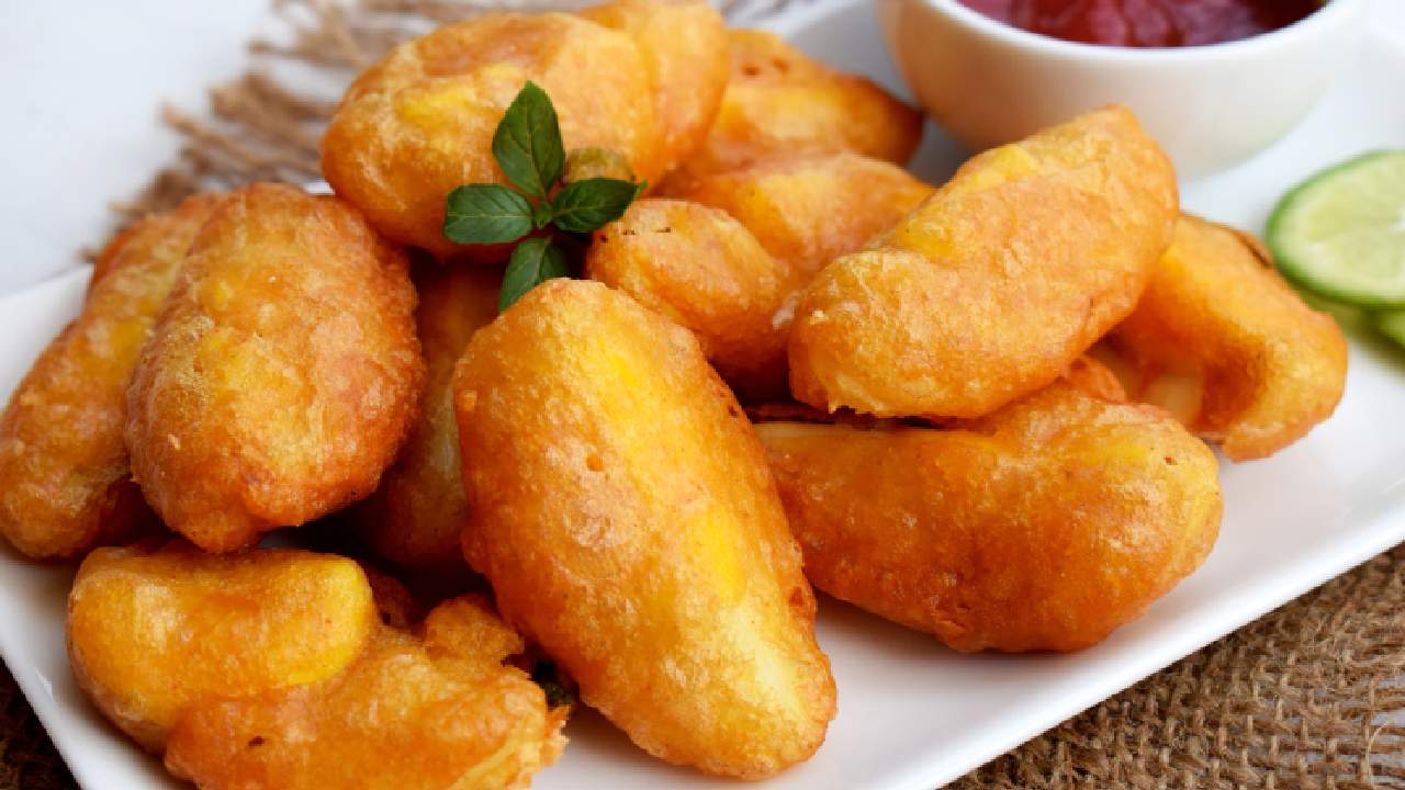 ডিম পকোড়ার ভিতরে থাক মশলাদার পুর।