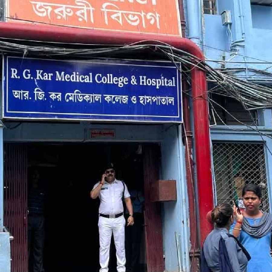 One person died after trapped in a lift of RG Kar Medical College dgtl