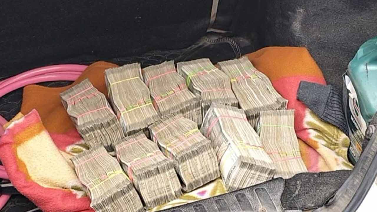 Eco Park police recover 25 lakhs from car during naka checking ahead assembly election