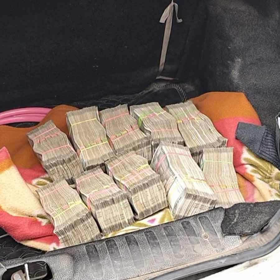 Eco Park police recover 25 lakhs from car during naka checking ahead assembly election