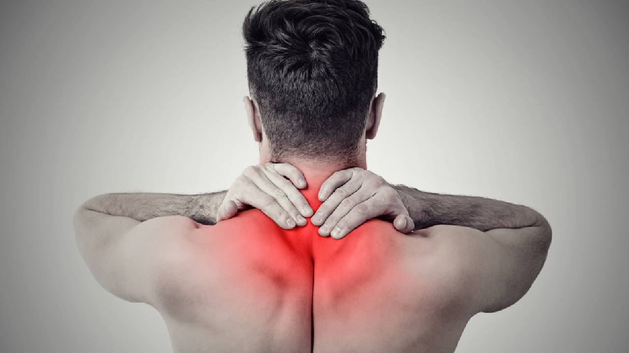 কেন কমছে না ঘাড়ের যন্ত্রণা?