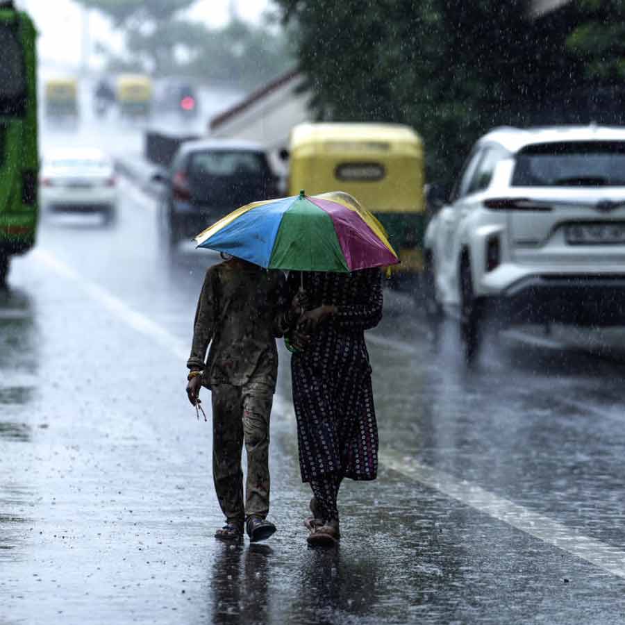 1000 km rain band over India, Pakistan and Aghanistan, unusual character of weather dgtl