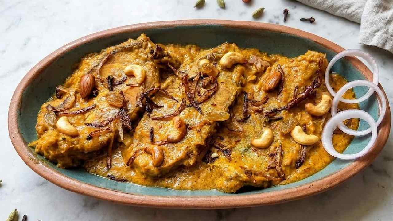 পাতুরি অনেক হল, এ বার বানিয়ে ফেলুন ভেটকির কোর্মা।