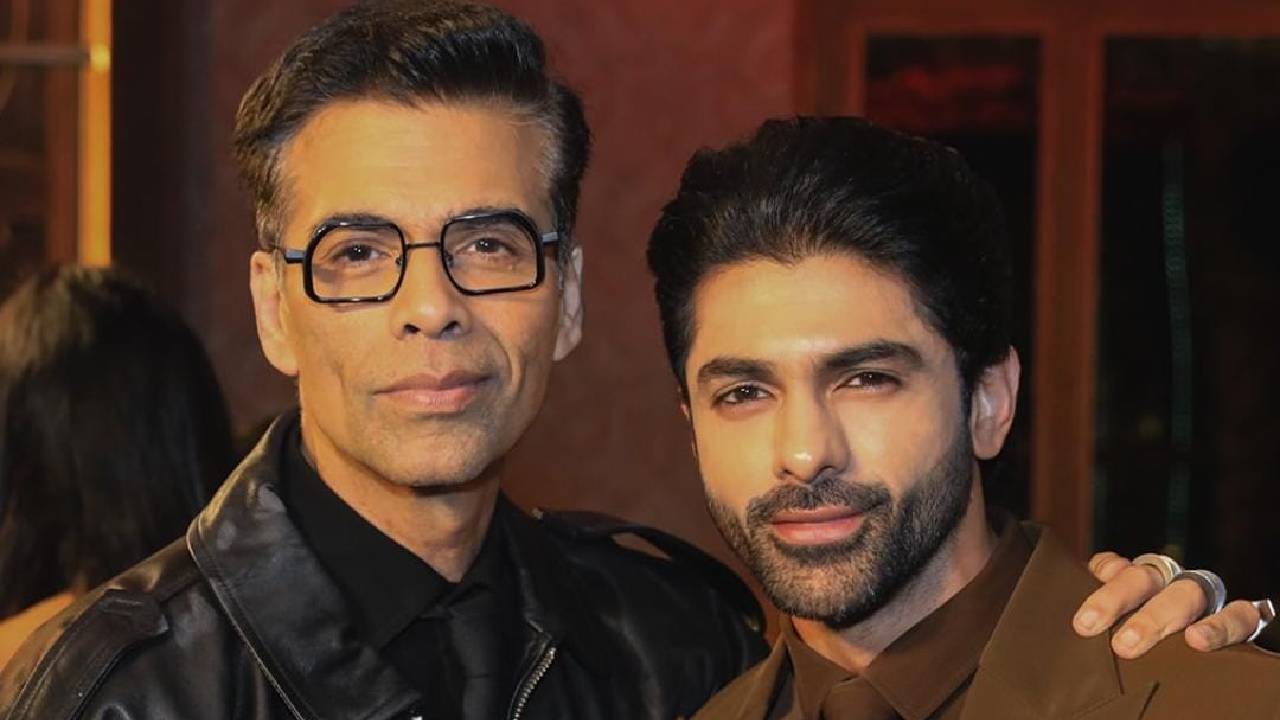 (বাঁ দিকে) কর্ণ জোহর, (ডান দিকে) তাহা শাহ বাদুশা।