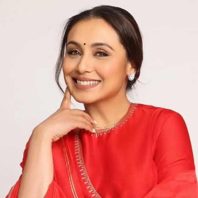 রানির কাজ দেখলেই সঙ্গে সঙ্গে প্রতিক্রিয়া জানান প্রসেনজিৎ। 