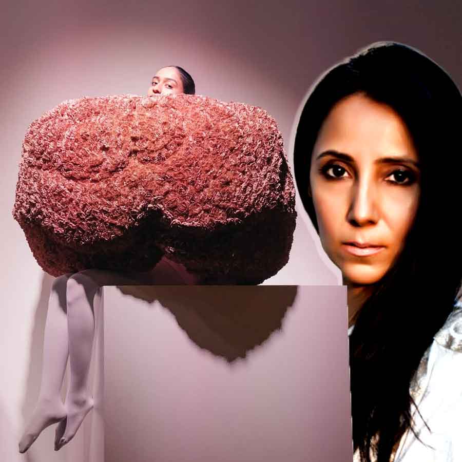 ফ্যাশন শো-এ অনামিকা খন্নার পোশাকের সম্ভার।