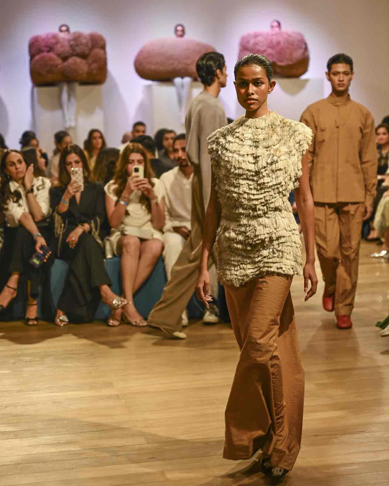 দেশের অন্যতম বৃহৎ মঞ্চে অগোছালো সৌন্দর্যকেই উদ্‌যাপন করলেন কলকাতার মেয়ে।