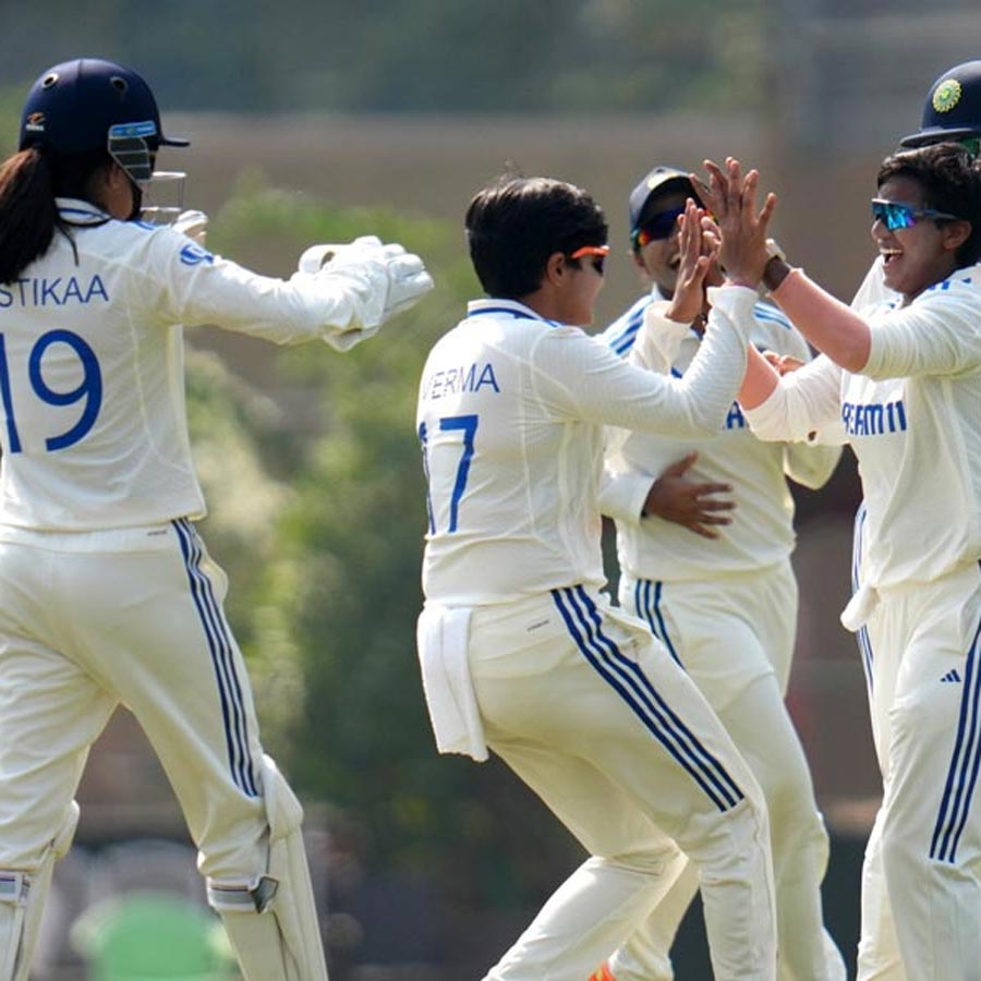 দক্ষিণ আফ্রিকায় আবার টেস্ট ক্রিকেট খেলতে ফিরছেন ভারতের মেয়েরা।