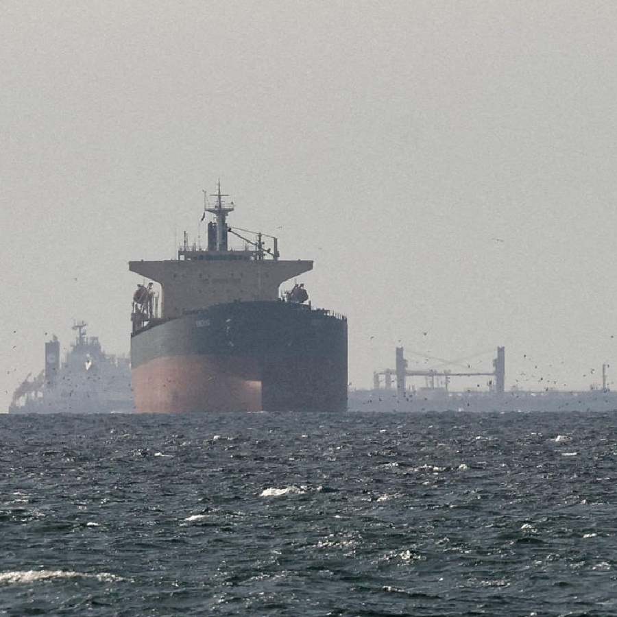 ভারত মহাসাগরে অবস্থিত ব্রিটিশ-মার্কিন ঘাঁটি নিশানা করে ক্ষেপণাস্ত্র ছুড়েছে ইরান।