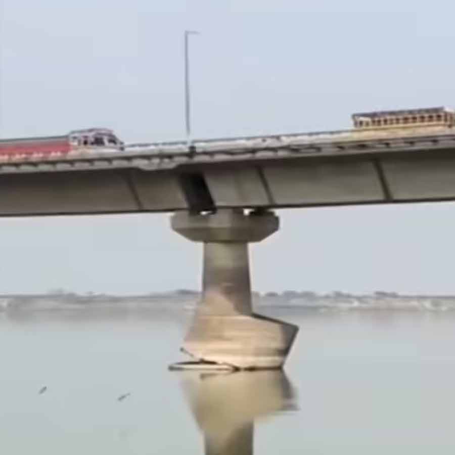 Cracks found in Vikramshila Bridge in Bihar dgtl