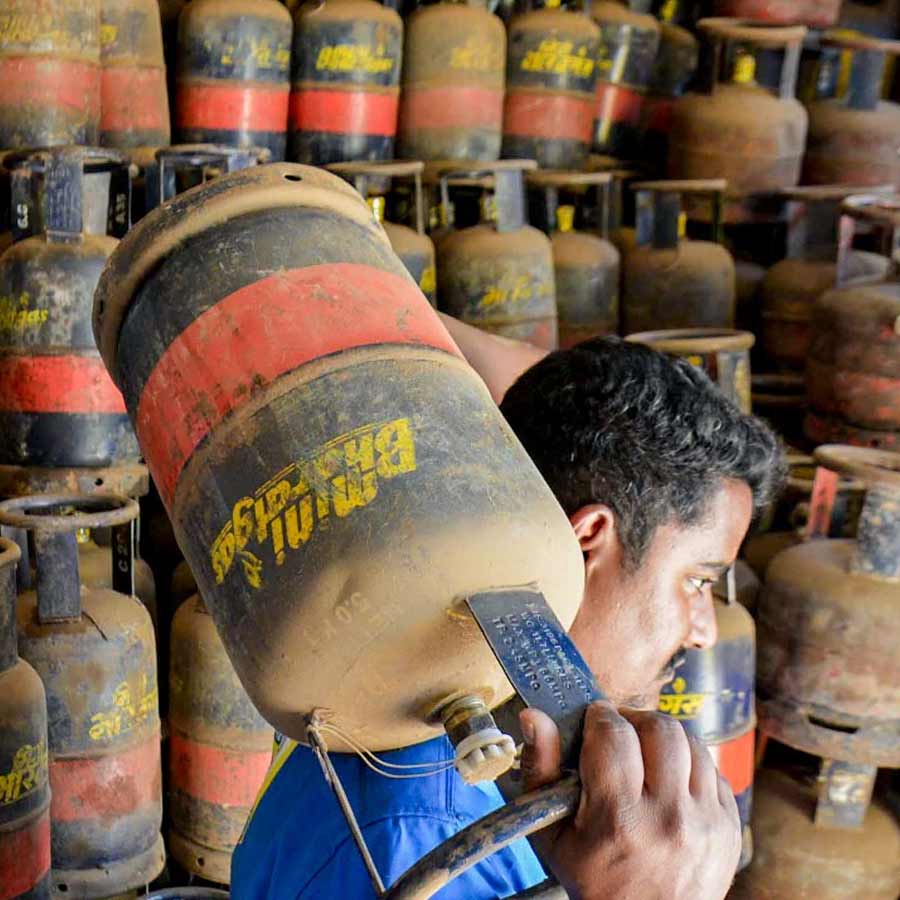 Secretary of the Union Ministry of Petroleum & Natural Gas, writes to all State and UT Chief Secretaries on allocation of commercial LPG