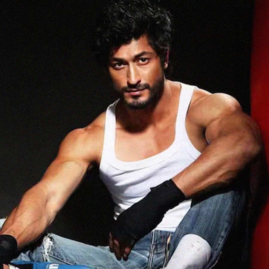 How to Stay Fit After a 10-Hour Shift, Vidyut Jammwal’s Fitness Secrets for Office Workers dgtl