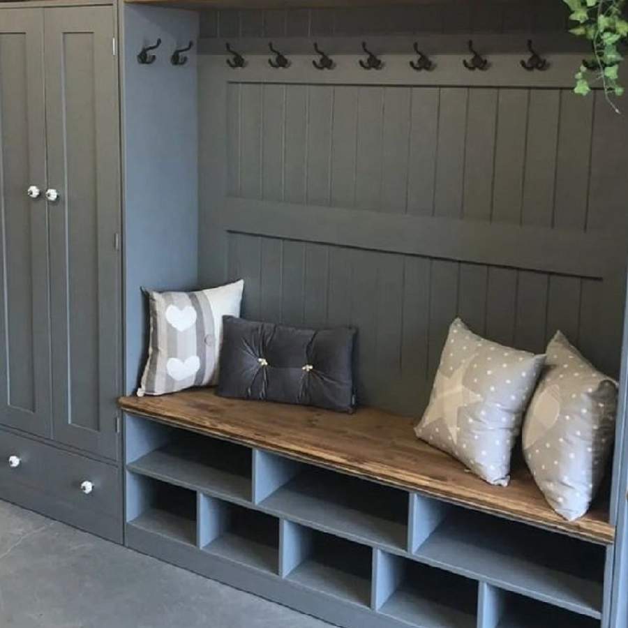 বাড়ির খাওয়ার জায়গার কাছেই এমন কিছু বানালে জিনিস রাখতে সুবিধা হবে।