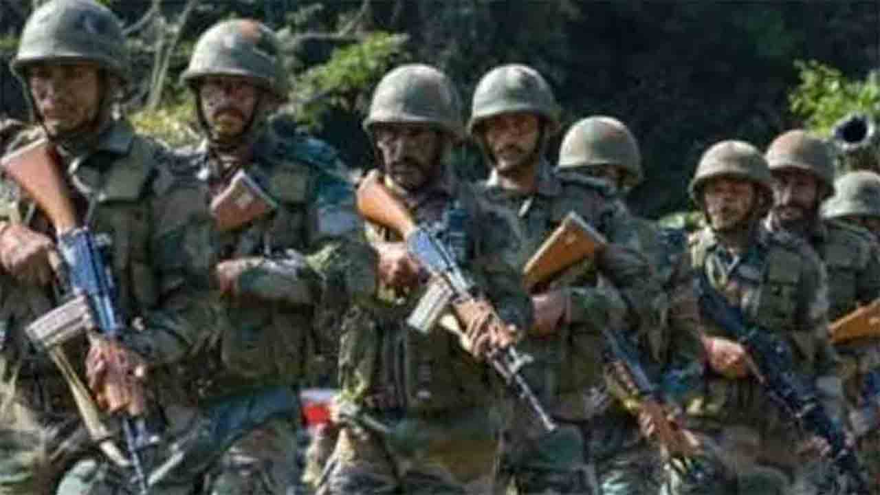 আধাসেনার ফৌজ।