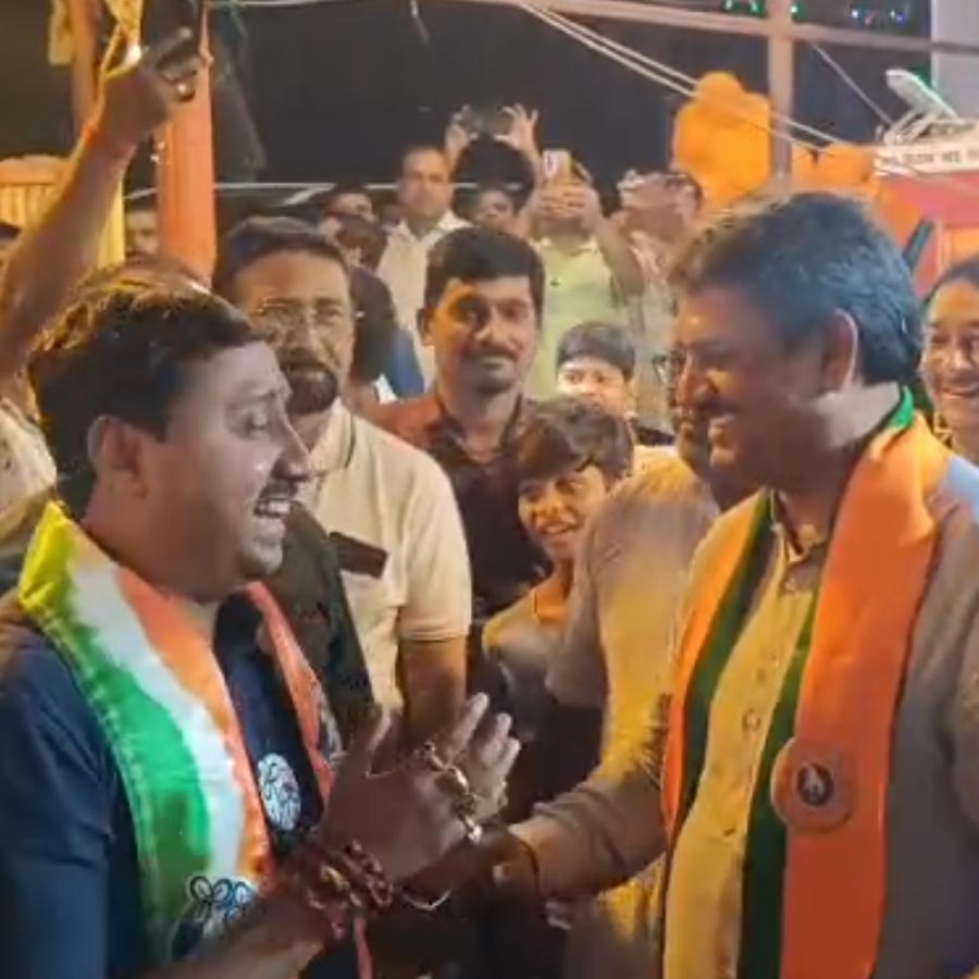 Courtesy politics between TMC and BJP candidates were seen in Bally dgtld