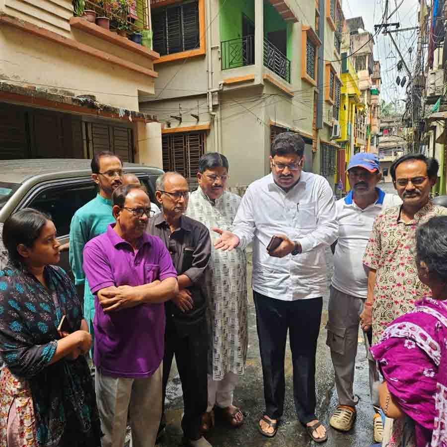 Congress leaders meet R G Kar lift victim’s family