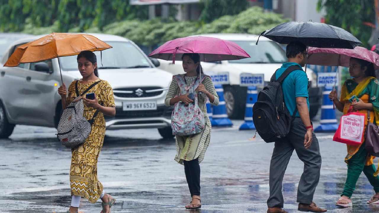 গত কয়েক দিন বিক্ষিপ্ত বৃষ্টি হয়েছে কলকাতা শহর এবং শহরতলিতে।