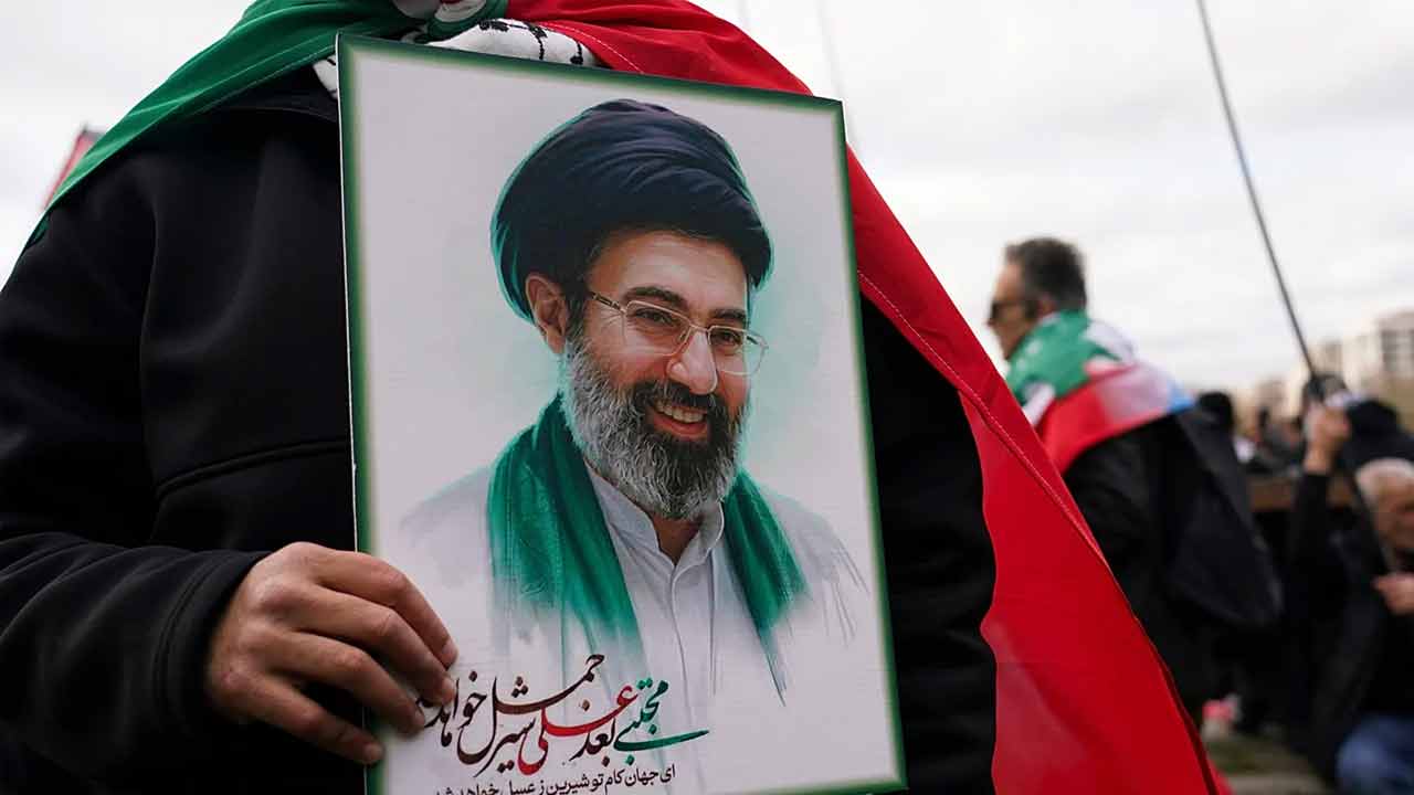 ইরানের সর্বোচ্চ নেতা মোজতবা খামেনেই। ছবি: রয়টার্স।